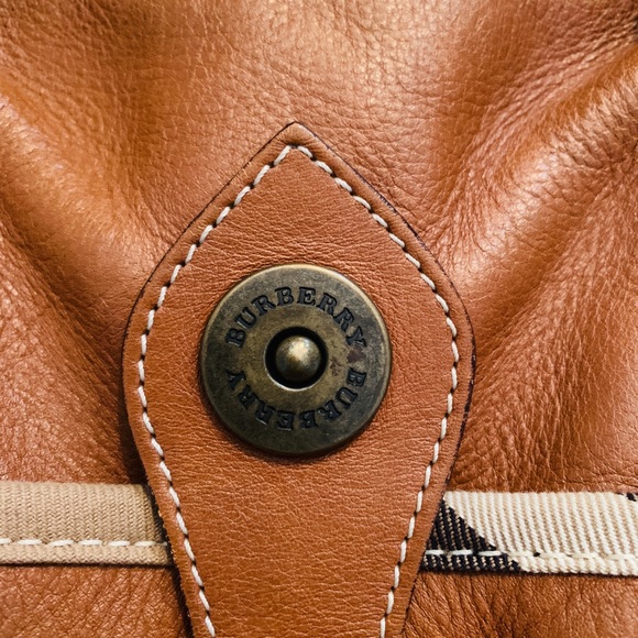 Authentic Burberry Tote - Picture 4 of 14